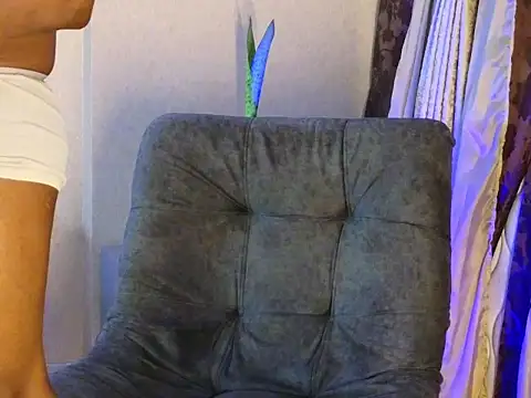 Snapshot of BenjaminCol_ chatting on 10/13/25, 10:32 BenjaminCol online show from 10/13/25, 10:32