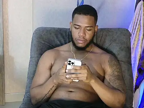 Snapshot of BenjaminCol_ chatting on 10/21/25, 10:32 BenjaminCol online show from 10/21/25, 10:32