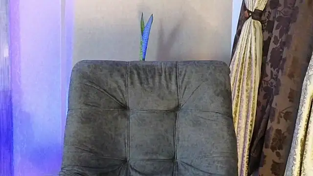 Snapshot of BenjaminCol_ chatting on 10/24/25, 01:35 BenjaminCol online show from 10/24/25, 01:35