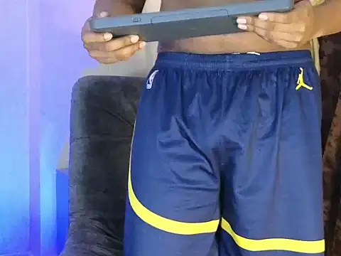 Snapshot of BenjaminCol_ chatting on 11/05/25, 08:36 BenjaminCol online show from 11/05/25, 08:36