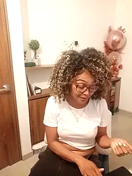 BiiancaEstradaa online show from 09/20/25, 02:45