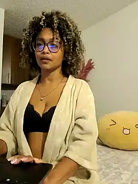 BiiancaEstradaa online show from 10/23/25, 04:12