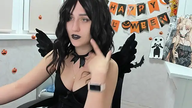 Snapshot of sofamuffin chatting on 10/28/25, 10:23 sofamuffin online show from 10/28/25, 10:23