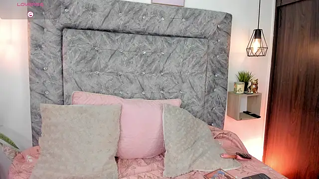 Seraphyne666 online show from 11/20/25, 07:24