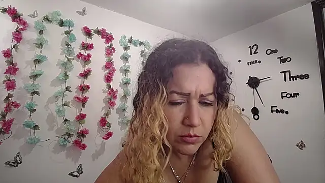 Snapshot of Skarleth_Diaz chatting on 09/21/25, 03:02 Skarleth Diaz online show from 09/21/25, 03:02