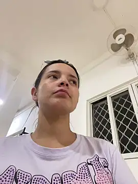 Mia jhoonson online show from 02/05/26, 11:53