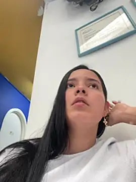 Mia jhoonson online show from 05/17/26, 03:41