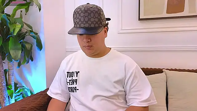 Snapshot of Naim_Bennetsex chatting on 06/02/26, 06:21 Naim Bennetsex online show from 06/02/26, 06:21