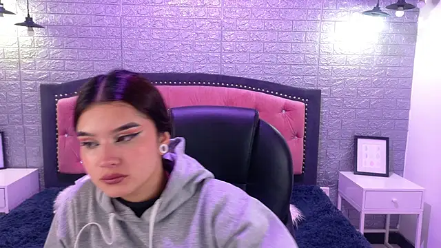 Natalie loffreda online show from 09/12/25, 02:55