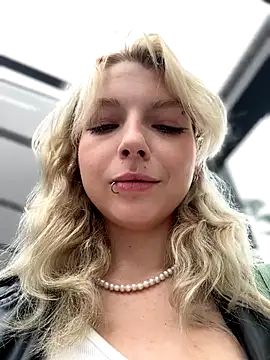 EveLittleSinner online show from 09/18/25, 07:43