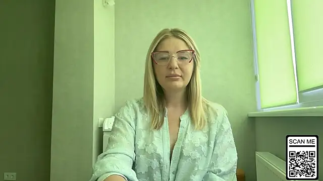 Snapshot of Blondie_xoxoxo chatting on 07/10/26, 10:29 Blondie xoxoxo online show from 07/10/26, 10:29