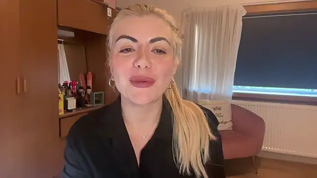 Snapshot of princess17 chatting on 09/16/25, 04:19 princess17 online show from 09/16/25, 04:19