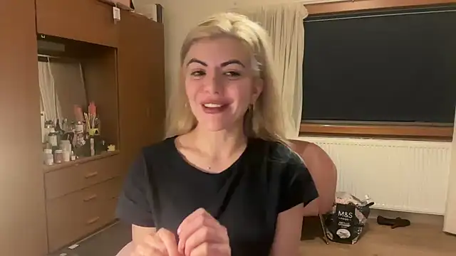 Snapshot of princess17 chatting on 12/19/25, 03:13 princess17 online show from 12/19/25, 03:13