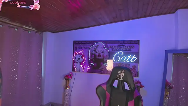 Snapshot of catt_monroe chatting on 12/18/25, 02:56 catt monroe online show from 12/18/25, 02:56