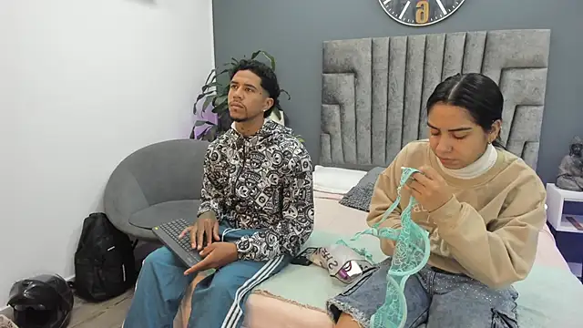 Snapshot of violet_and_myers chatting on 10/08/25, 11:30 violet and myers online show from 10/08/25, 11:30