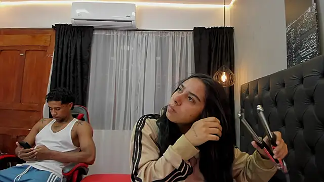 Snapshot of violet_and_myers chatting on 11/21/25, 11:53 violet and myers online show from 11/21/25, 11:53