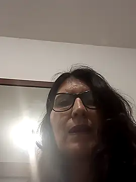 Snapshot of swity_foster chatting on 10/27/25, 09:24 swity foster online show from 10/27/25, 09:24