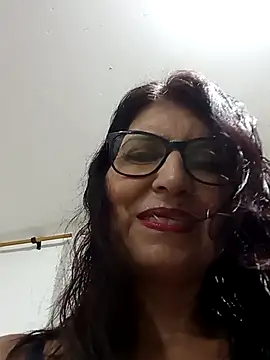 Snapshot of swity_foster chatting on 11/12/25, 12:55 swity foster online show from 11/12/25, 12:55