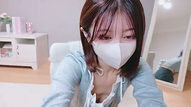 Snapshot of Yuna-ch chatting on 10/03/25, 04:04 Yuna-ch online show from 10/03/25, 04:04