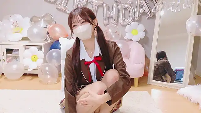 Snapshot of Yuna-ch chatting on 10/13/25, 10:37 Yuna-ch online show from 10/13/25, 10:37