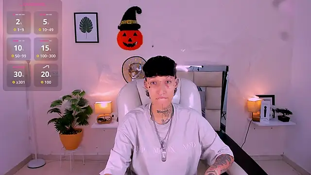 Luci Rose online show from 10/28/25, 02:04