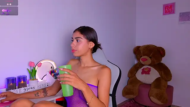 Snapshot of BrunetteAdams001 chatting on 10/02/25, 03:35 BrunetteAdams001 online show from 10/02/25, 03:35