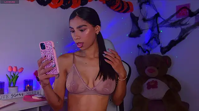 Snapshot of BrunetteAdams001 chatting on 10/30/25, 05:20 BrunetteAdams001 online show from 10/30/25, 05:20