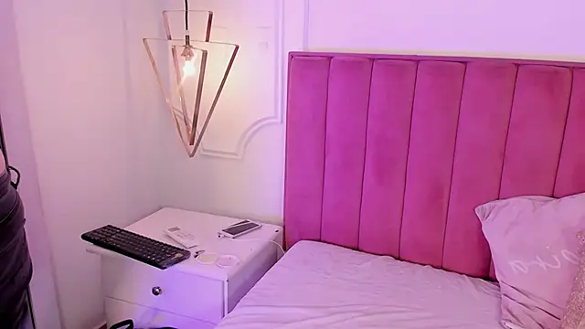 Tessa Sinclaire online show from 03/02/26, 10:16