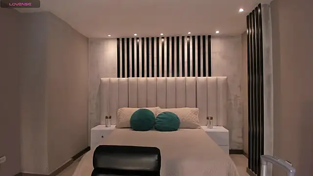 Snapshot of NataliaGaret chatting on 09/28/25, 11:21 NataliaGaret online show from 09/28/25, 11:21