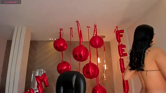 Snapshot of NataliaGaret chatting on 10/31/25, 03:18 NataliaGaret online show from 10/31/25, 03:18