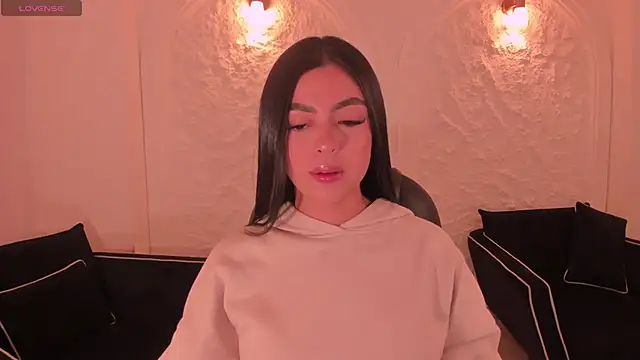 Snapshot of NataliaGaret chatting on 11/17/25, 05:13 NataliaGaret online show from 11/17/25, 05:13