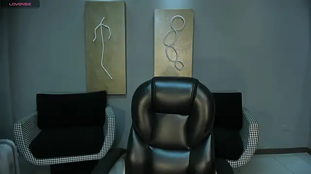 Snapshot of NataliaGaret chatting on 11/18/25, 03:12 NataliaGaret online show from 11/18/25, 03:12