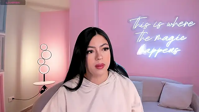 Snapshot of NataliaGaret chatting on 12/18/25, 02:06 NataliaGaret online show from 12/18/25, 02:06