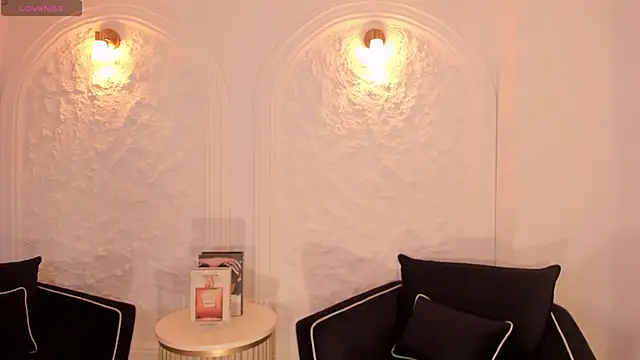 MilaColeman online show from 11/02/25, 11:07