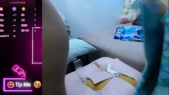 Snapshot of Papi_Mami_Live chatting on 09/27/25, 01:43 Papi Mami Live online show from 09/27/25, 01:43