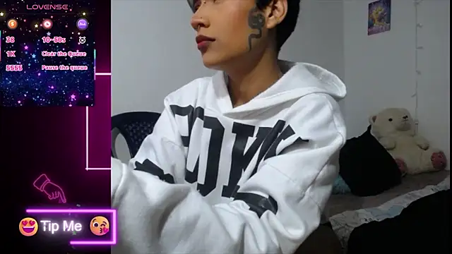 Snapshot of Papi_Mami_Live chatting on 12/17/25, 10:05 Papi Mami Live online show from 12/17/25, 10:05