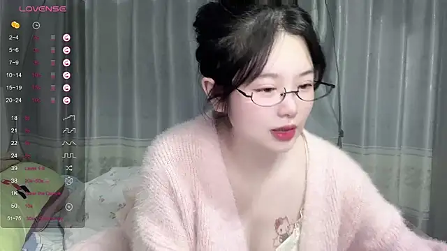 Snapshot of tender-11 chatting on 11/12/25, 11:21 tender-11 online show from 11/12/25, 11:21