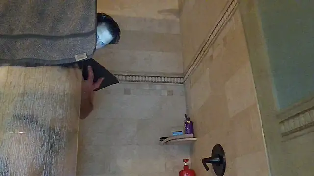 Snapshot of TallDrink11 chatting on 09/17/25, 11:39 TallDrink11 online show from 09/17/25, 11:39