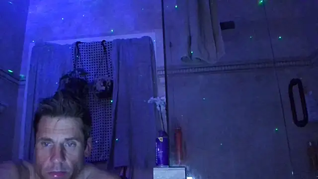 Snapshot of TallDrink11 chatting on 10/29/25, 06:15 TallDrink11 online show from 10/29/25, 06:15