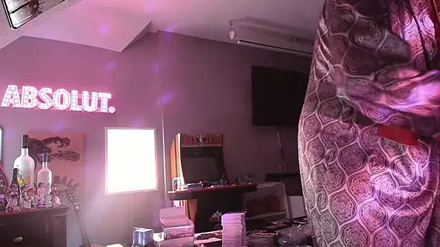 Snapshot of TallDrink11 chatting on 03/04/26, 09:15 TallDrink11 online show from 03/04/26, 09:15