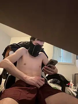 Snapshot of tok_lo24 chatting on 12/20/25, 01:07 tok lo24 online show from 12/20/25, 01:07