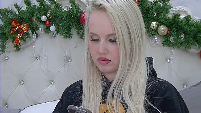 EllieFrosty  online show from 12/15/25, 02:21