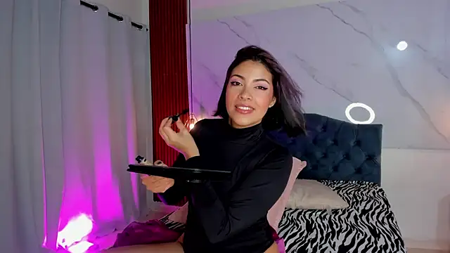 Snapshot of sara_zc chatting on 10/31/25, 11:44 sara zc online show from 10/31/25, 11:44