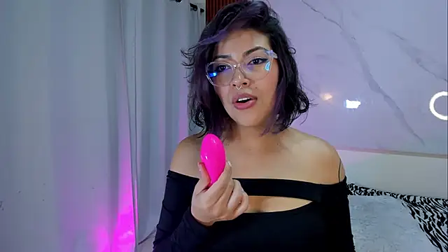 Snapshot of sara_zc chatting on 12/19/25, 11:50 sara zc online show from 12/19/25, 11:50