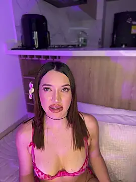 Bella-taylorr online show from 03/18/26, 07:11