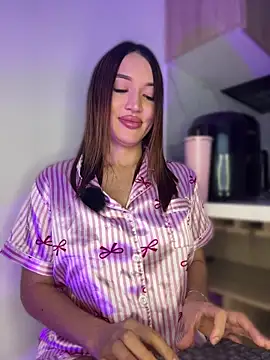 Bella-taylorr online show from 04/10/26, 06:07