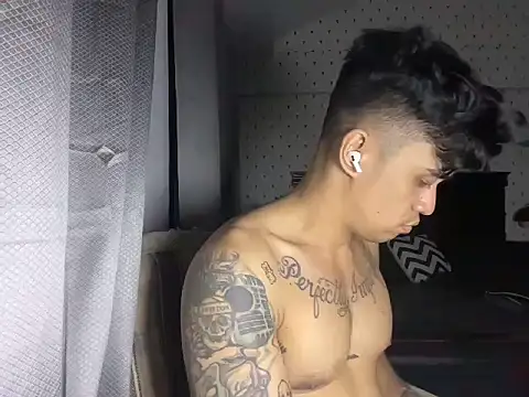 Snapshot of KarlKambing chatting on 11/16/25, 04:23 KarlKambing online show from 11/16/25, 04:23