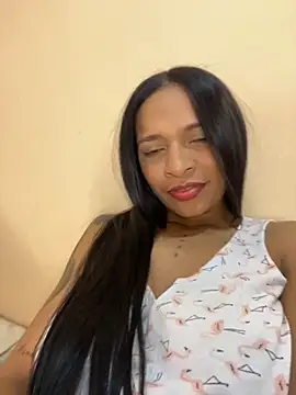 Luna025 online show from 11/18/25, 11:03