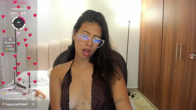 Snapshot of raven_stonee chatting on 09/28/25, 07:52 raven stonee online show from 09/28/25, 07:52