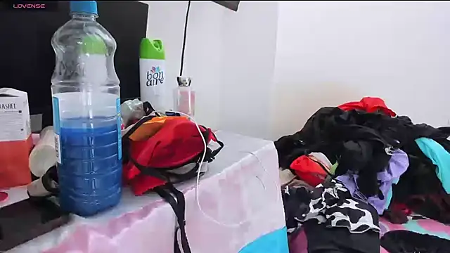 zou quira online show from 11/22/25, 12:48